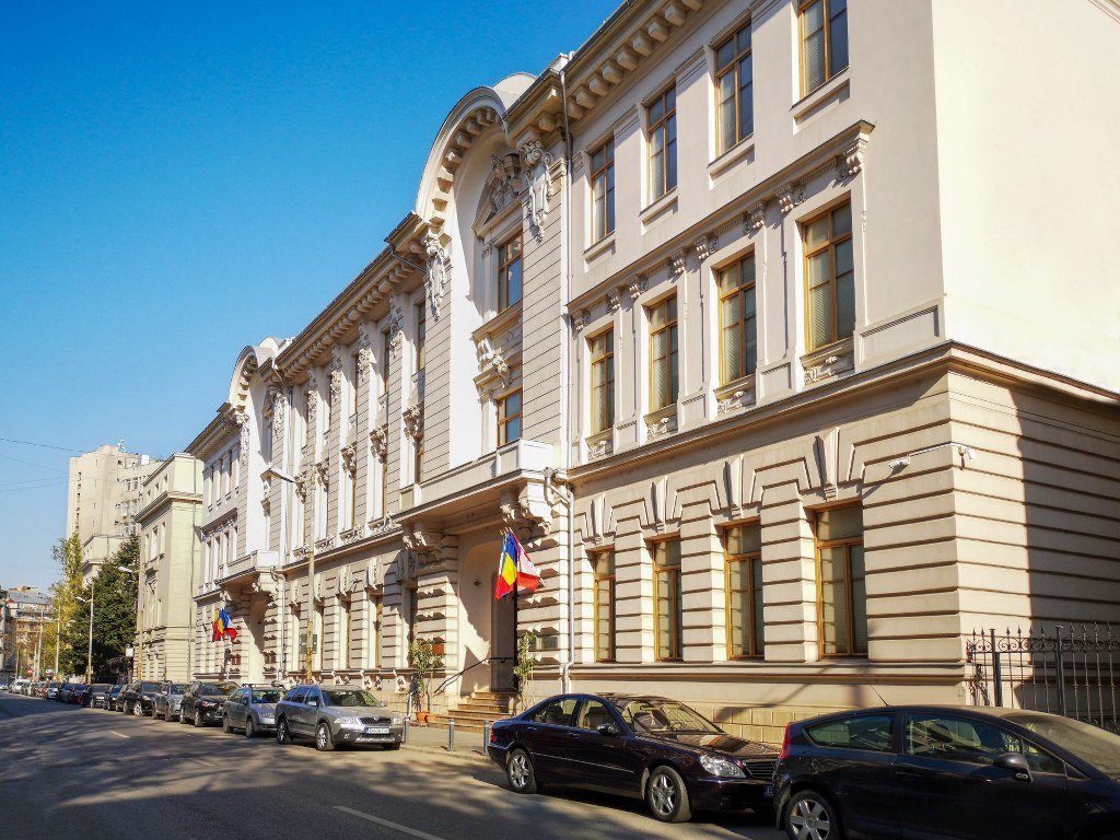 Admiterea la universități de elită din București devine mai accesibilă pentru tinerii interesați de studii în economie, drept, inginerie și alte domenii, odată cu startul procesului de selecție pentru sesiunea estivală 2026