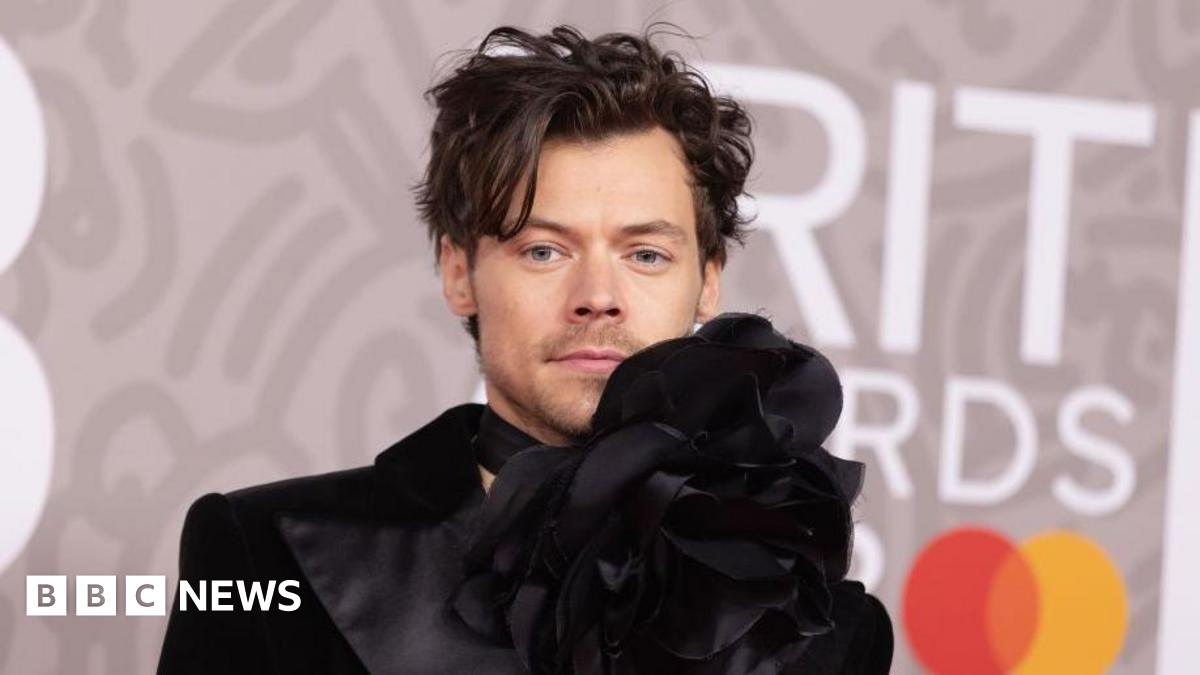 Harry Styles pregătește o nouă surpriză pentru fani Harry Styles, artistul britanic care a făcut furori pe scena muzicală internațională, pare să aibă în plan o nouă lansare