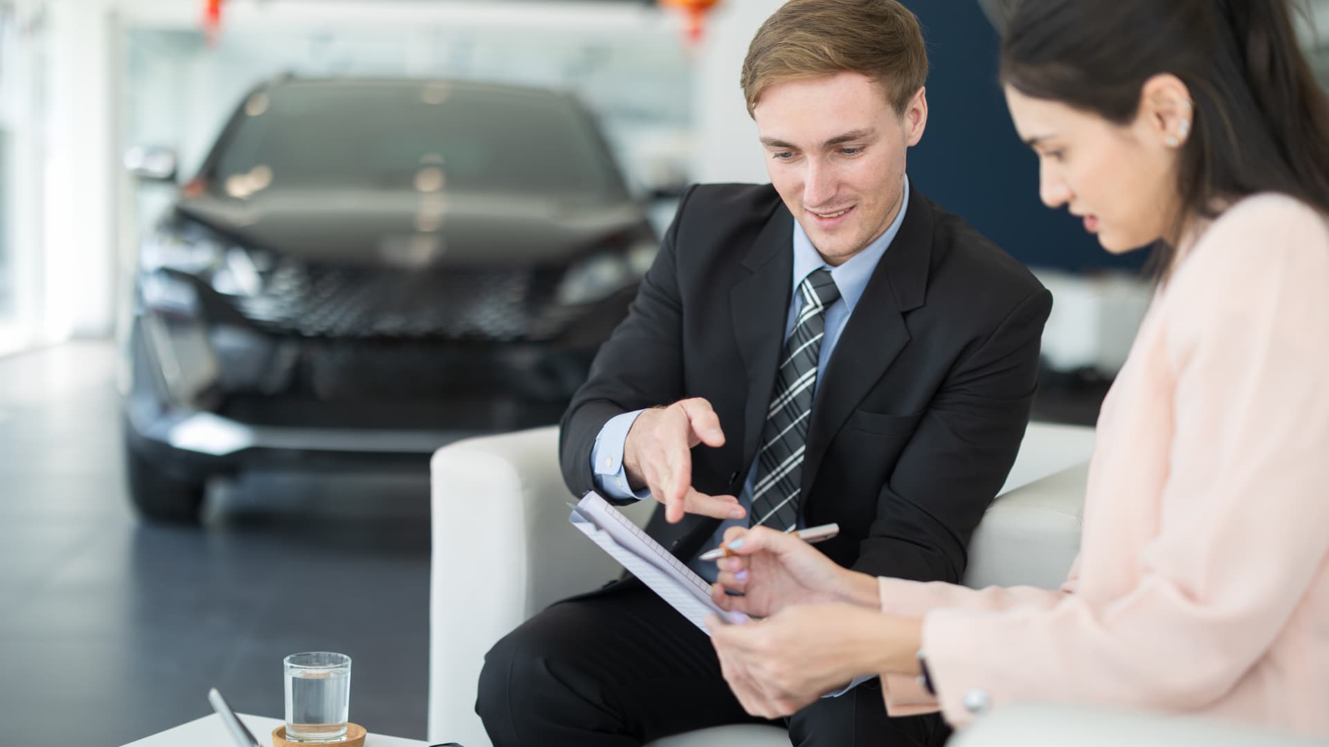 Piața auto sub apă: schimburile și datoriile cresc alarmant