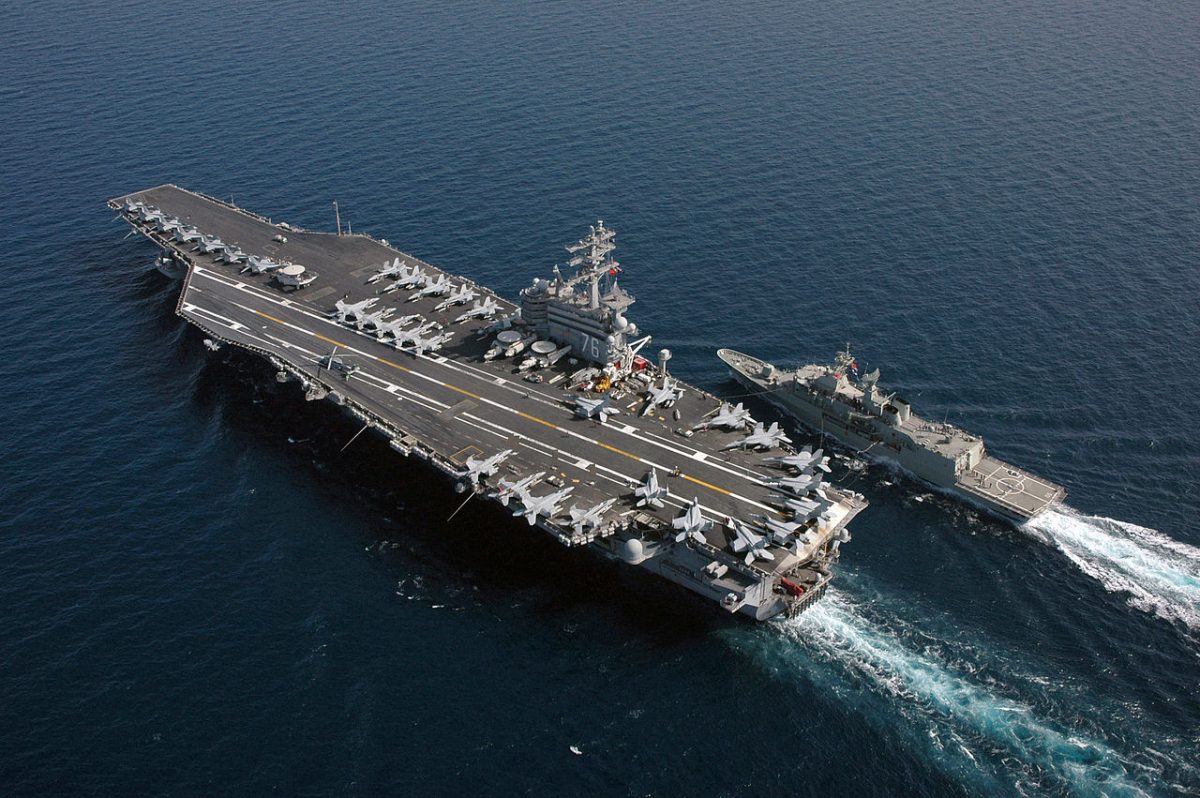 Portavionul american Abraham Lincoln și grupul său de nave de escortă au sosit în apele Mării Roșii, marcând o mișcare evidentă a Washingtonului pentru menținerea stabilității în regiunea adesea turbulentă a Orientului Mijlociu