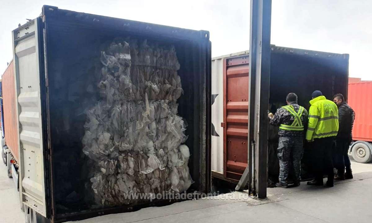 O operațiune de amploare a autorităților române a dus la capturarea a două containere pline cu materiale suspecte de a fi deșeuri, provenite din Tunisia, o țară care a fost mult timp în centrul preocupărilor internaționale privind traficul ilegal de deșeuri și gestionarea substandard a deșeurilor periculoase
