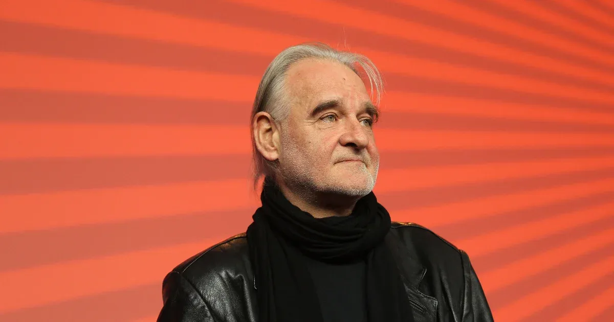 Moartea lui Tarr Béla, un icon al cinematografiei maghiare Tarr Béla, cunoscut drept unul dintre cei mai influenți regizori din istoria cinematografiei maghiare, a decedat în această dimineață, la vârsta de 70 de ani, după o lungă și grea suferință