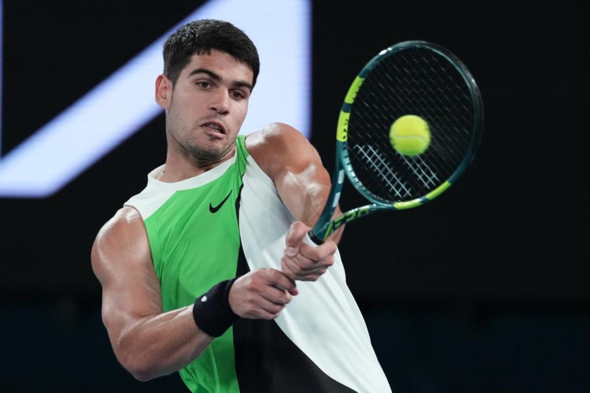 Alcaraz își continuă drumul la Openul Australiei Carlos Alcaraz, numărul unu mondial, a început cu dreptul a doua rundă a Openului Australian, învingându-l pe australianul Adam Walton cu scorul de 6-3, 7-6(2) și 6-2, în doar două ore și cinci minute