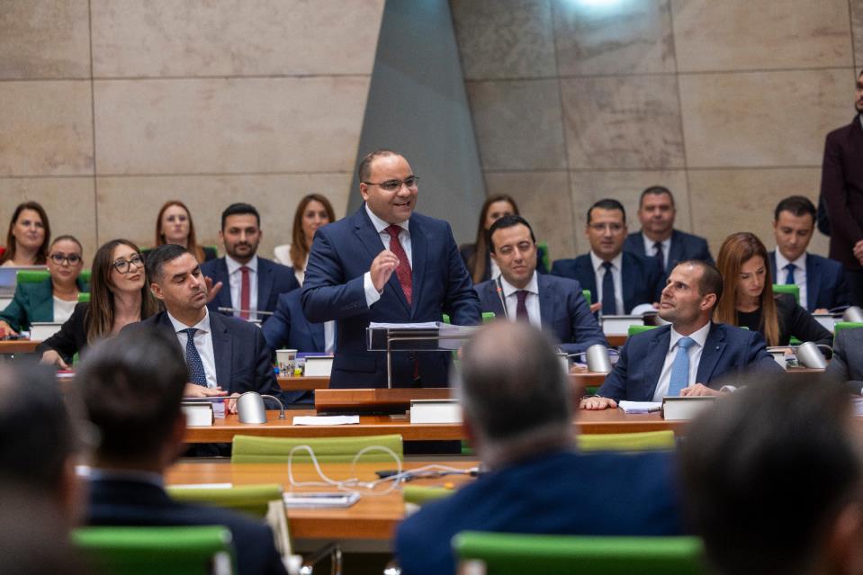 Malta, pe cale de a reduce deficitul bugetar sub 3% în 2025 Maltese Finance Minister Clyde Caruana a anunțat miercuri că țara a reușit să-și reducă deficitul bugetar sub pragul de 3% impus de Uniunea Europeană