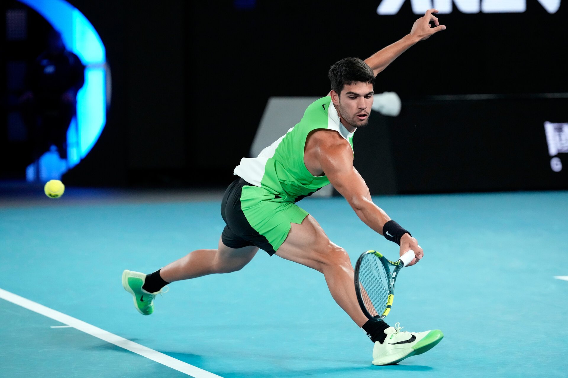 Carlos Alcaraz își propune semifinalele la Openul Australiei Carlos Alcaraz, tânărul talent spaniol, își va măsura forțele cu australianul Alex de Miñaur în sferturile de finală ale Openului Australiei