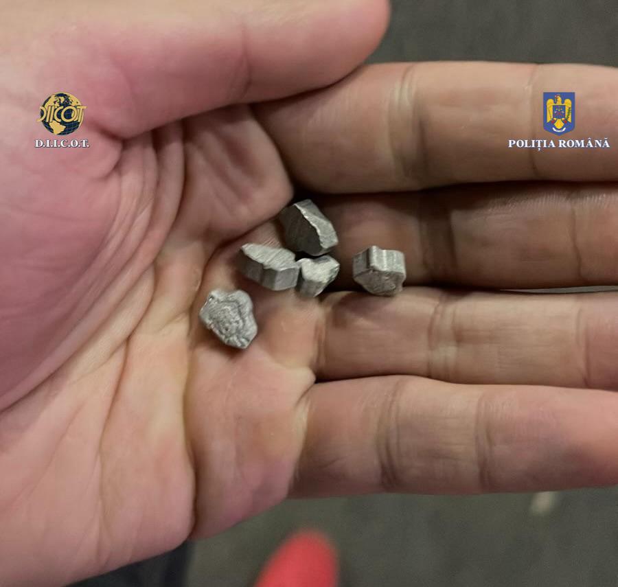 Preluarea atribuțiilor centrelor antidrog de către centrele de sănătate mintală, o soluție problematică în lupta cu consumul de droguri Anunțarea recentă a transferului responsabilităților de prevenire și tratament pentru consumul de droguri de la centrelor județene antidrog către centrele de sănătate mintală a trezit preocupări printre specialiști în domeniu