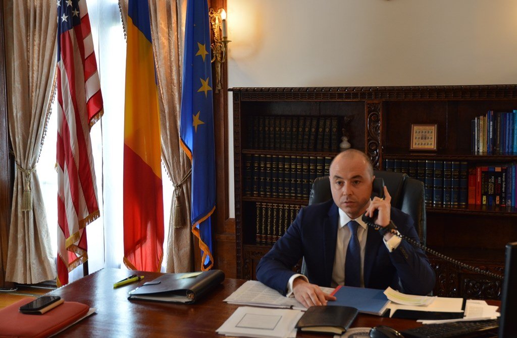 Ambasadorul României în SUA, Andrei Muraru, și-a exprimat sprijinul ferm pentru intervenția militară a Statelor Unite în Venezuela, după eforturile de destabilizare ale regimului condus de Nicolas Maduro și evenimentele recente care au zguduit scena politică venezuliană
