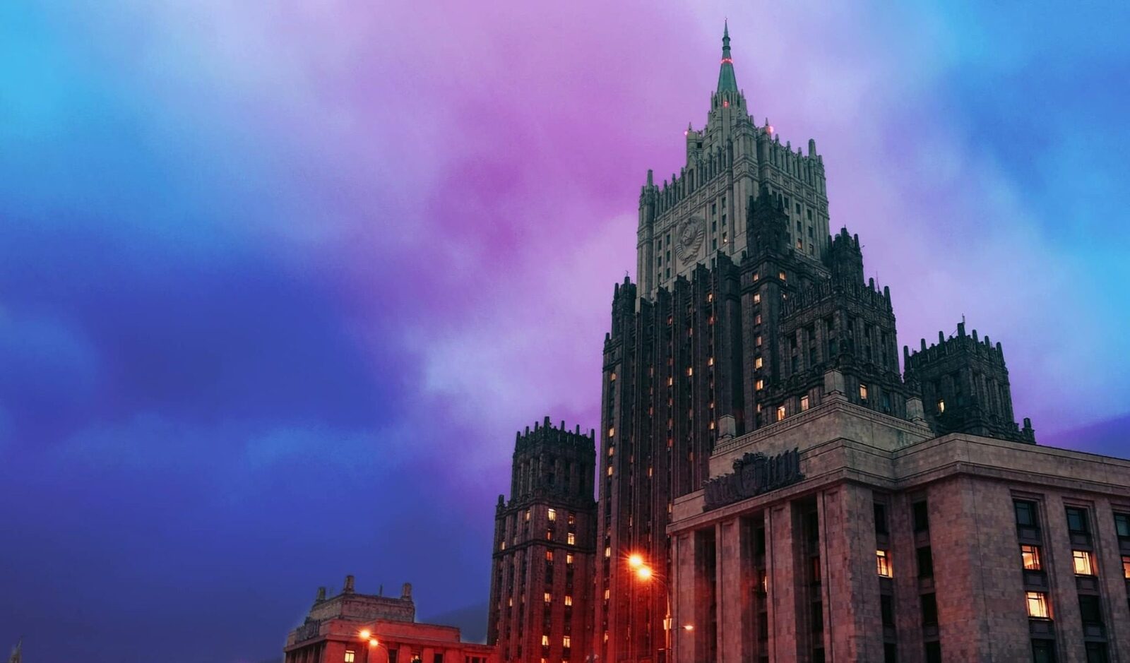 Rusia condamnă vehement actul de agresiune asupra Venezuelei, afirmând că intervenția militară a Statelor Unite reprezintă o escaladare nejustificată în vechiul conflict de influență din America Latină