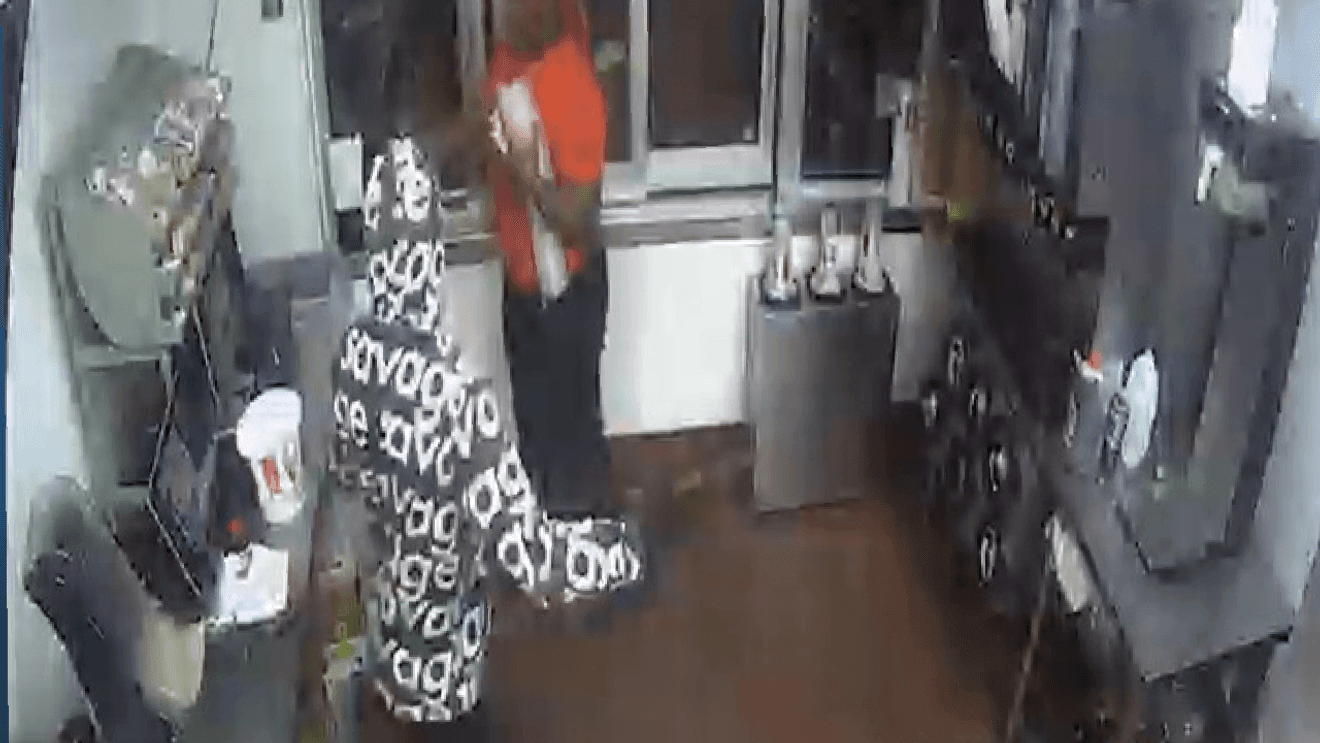 Suspect căutat după o lovitură la KFC din Goldsboro Departamentul de Poliție din Goldsboro face apel la comunitate pentru a identifica un suspect implicat într-o furtură care a avut loc pe East Ash Street