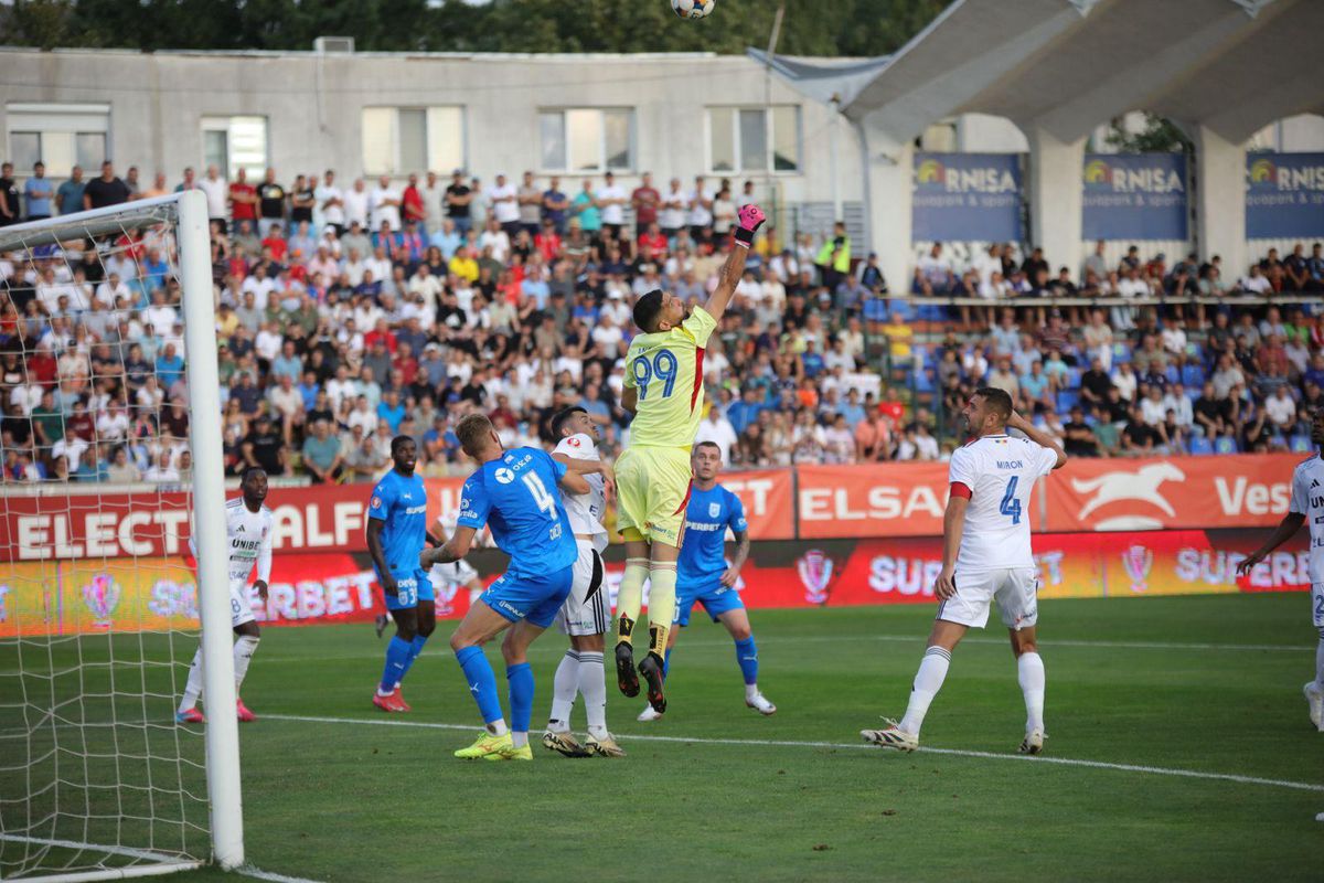 Valeriu Iftime, patronul lui FC Botoșani, despre provocările financiare ale clubului Valeriu Iftime, patronul echipei FC Botoșani, a dezvăluit astăzi, în cadrul emisiunii GSP Live, că clubul moldovean se confruntă cu un deficit de 4 milioane de euro pentru anul 2025