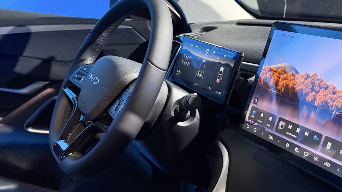 BYD lansează SUV-ul Sealion 5 DM-i, un nou jucător pe piața românească La Romexpo, BYD, cel mai mare producător mondial de autovehicule cu energie nouă, a dezvăluit oficial noul SUV Sealion 5 DM-i, un model de familie care promite să redefinească standardele în segmentele de dimensiuni mari