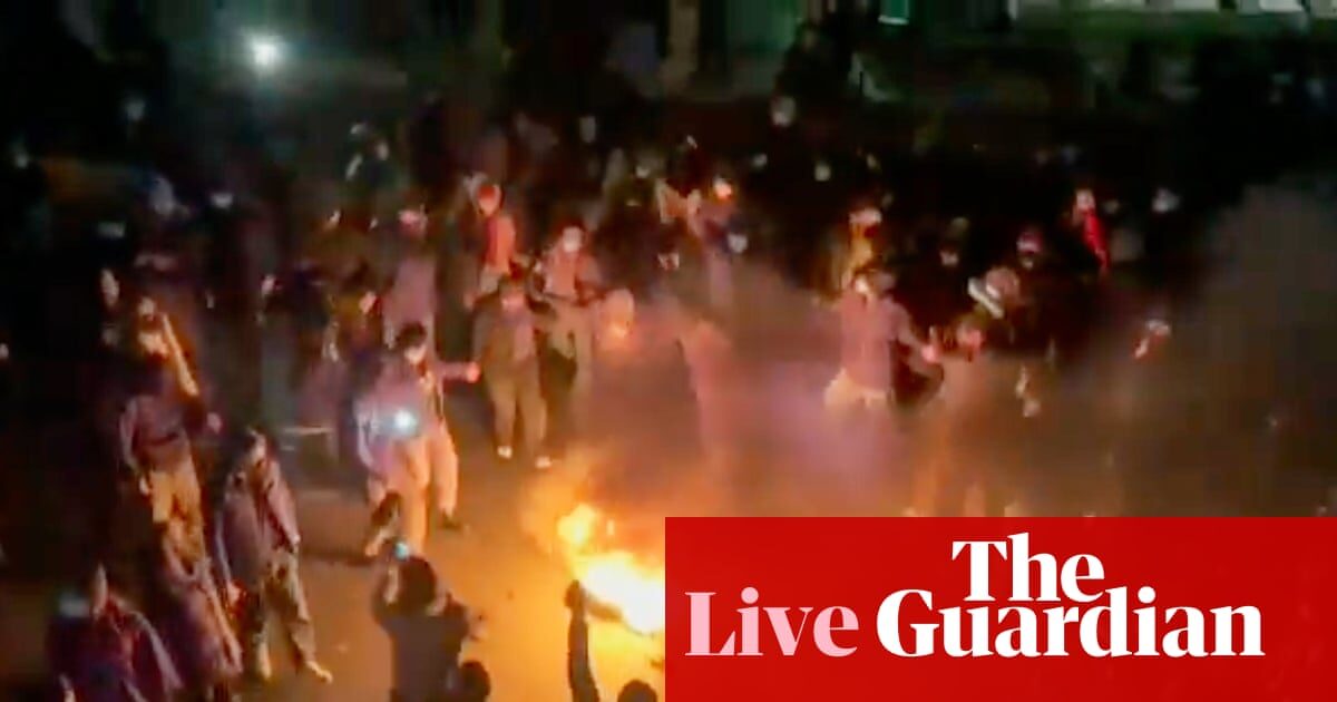 Erfan Soltani, condamnat la moarte în Iran, în urma protestelor violente Erfan Soltani, un tânăr de 26 de ani, se află în pragul execuției în Iran, fiind condamnat la moarte în cadrul unui proces considerat de către organizațiile internaționale ca fiind rapid și arbitrar