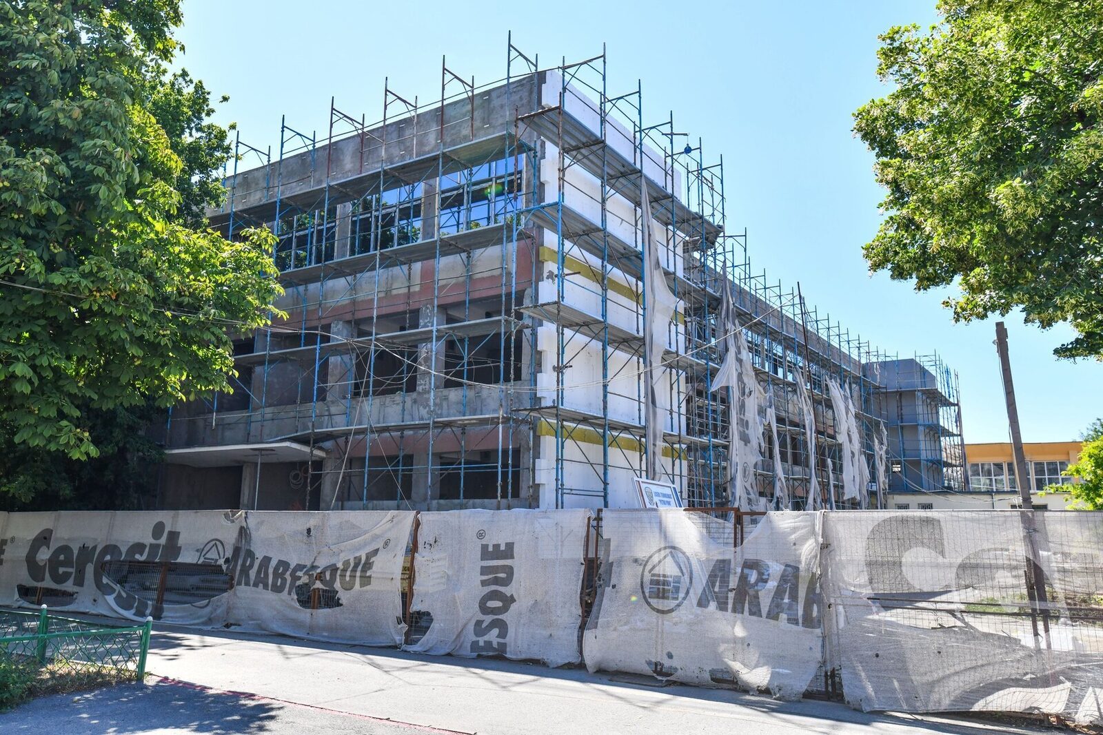 Primăria Sectorului 6 anunță lansarea unei amplă campanii de modernizare a infrastructurii educaționale din apropierea cartierului Militari, parte a unui plan cuprinzător de renovare a trei unități de învățământ, în valoare totală de aproape 5 milioane de euro