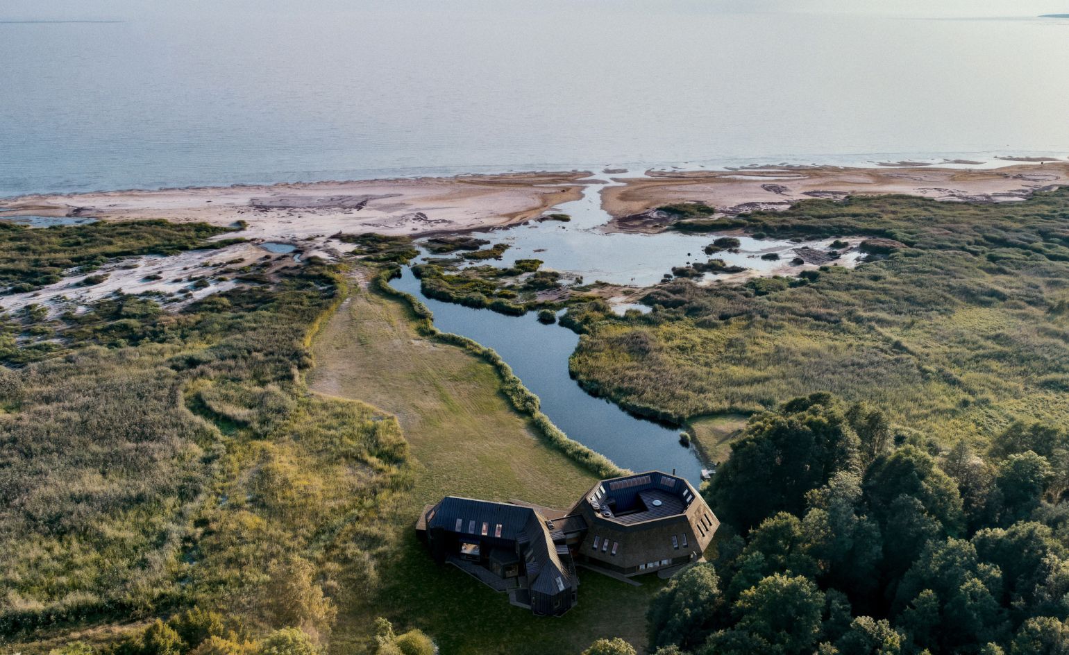 Hoteluri de lux în 2026: O nouă eră a ospitalității În 2026, industria hotelieră se va îmbogăți cu o serie de deschideri spectaculoase care promit experiențe unice și inedite pentru pasionații de călătorii