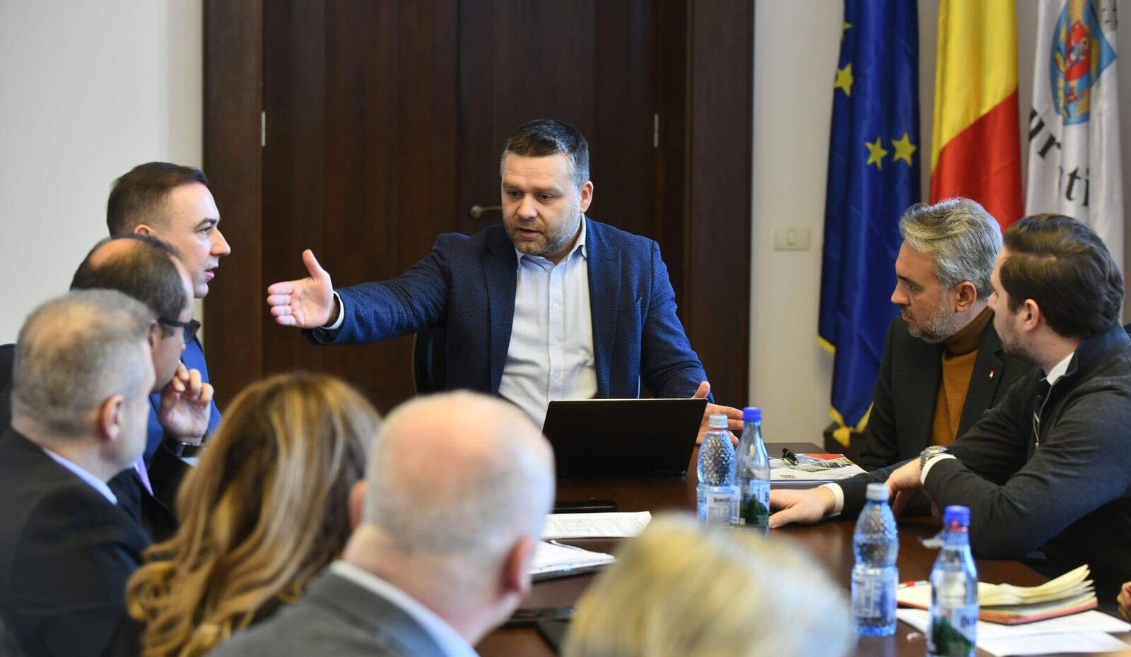 Primăvara aduce, pe lângă promisiunea reluării activităților cotidiene, și o serie de încercări pentru redresarea sistemului de termoficare al Bucureștiului, grav afectat de deficiențe structurale și crize financiare