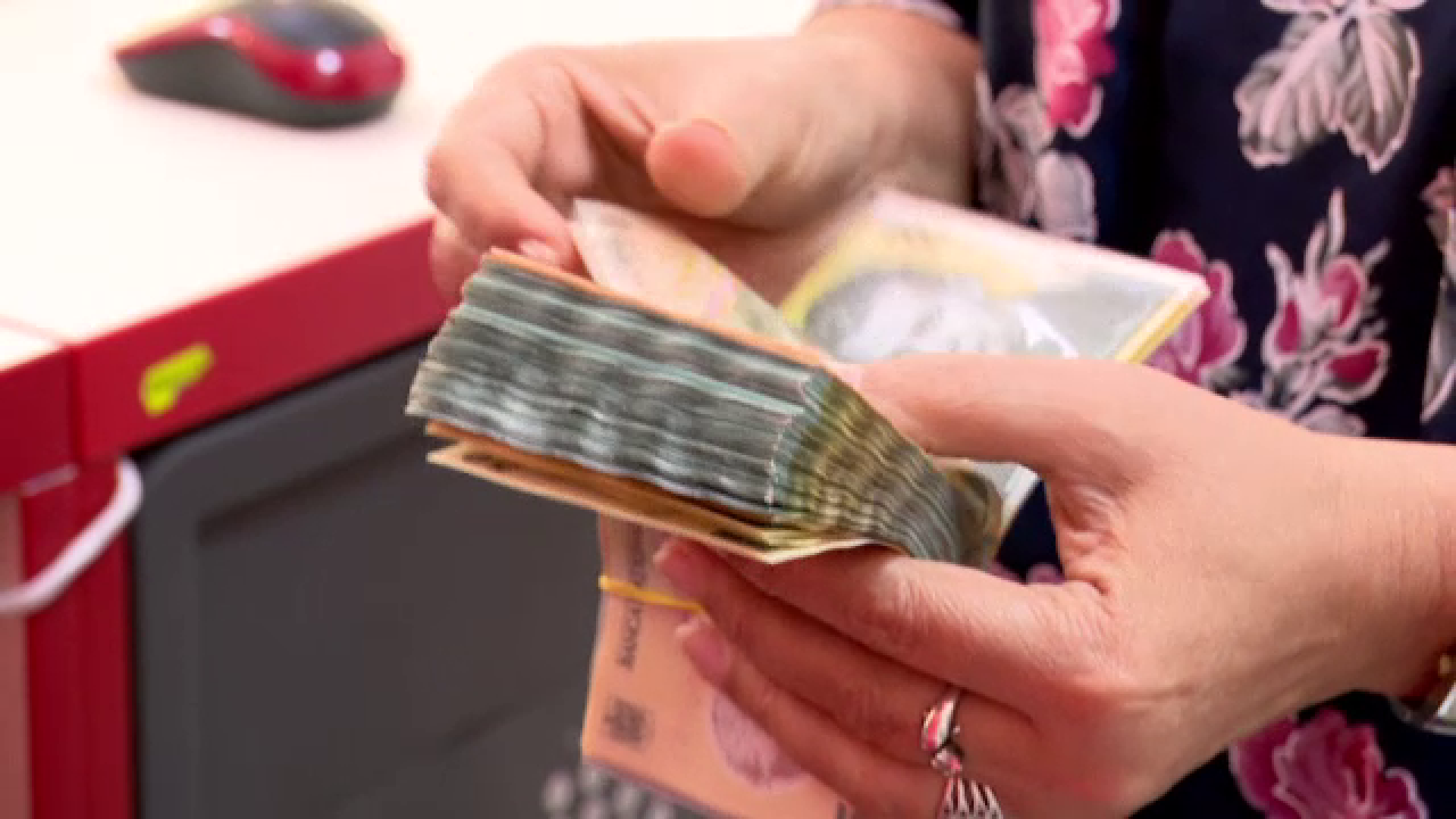 ANAF anulează datoriile de până la 40 de lei Agenția Națională de Administrare Fiscală (ANAF) continuă, și în 2026, politica de anulare a datoriilor pentru contribuabilii care au creanțe fiscale sub 40 de lei