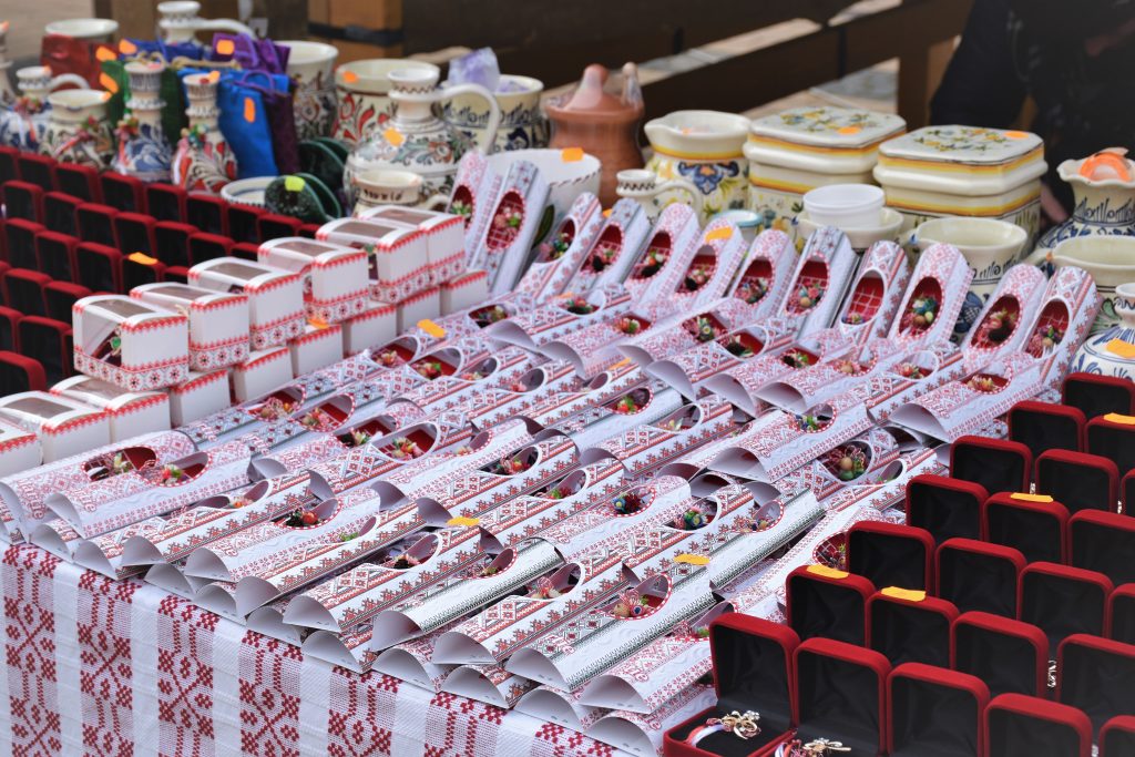 Primăvara se apropie, iar sectorul 6 din București pregătește terenul pentru vânzători de mărțișoare, oferindu-le oportunitatea de a-și expune și comercializa produsele într-un cadru organizat și facilitat de autorități