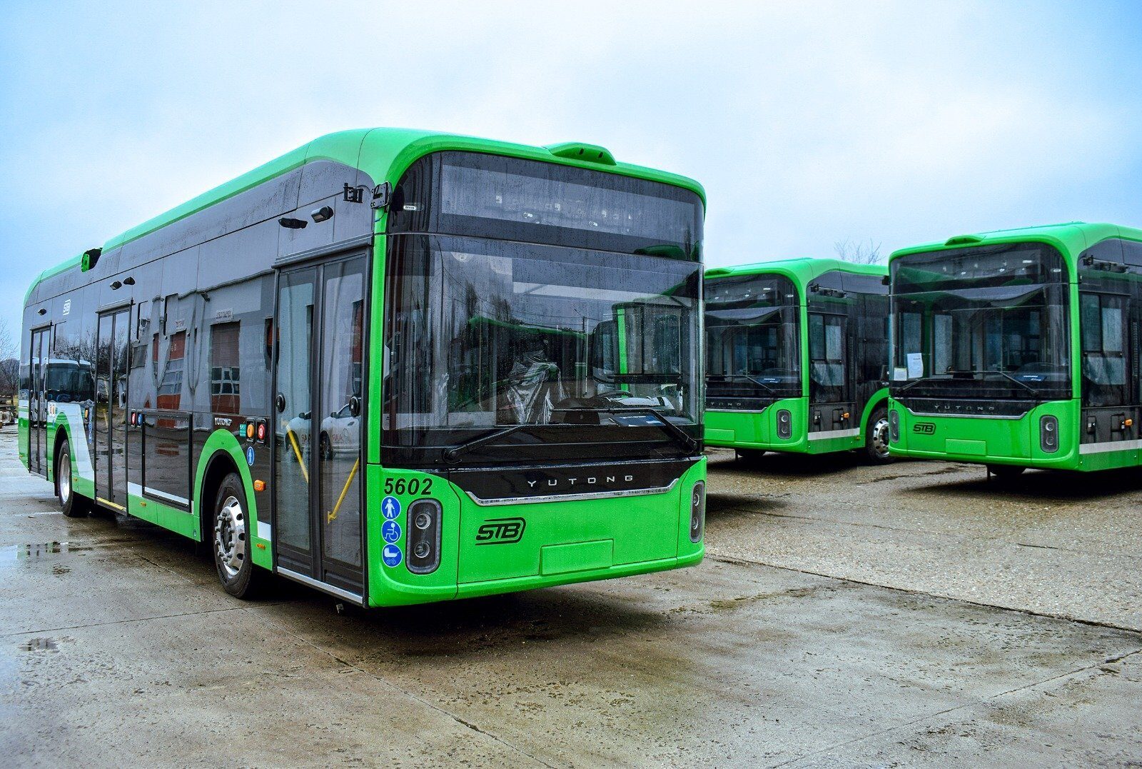 Primăria Capitalei a primit în sfârșit primele troleibuze fabricate de compania chineză Yutong, în cadrul unui protocol de modernizare a flotei de transport public