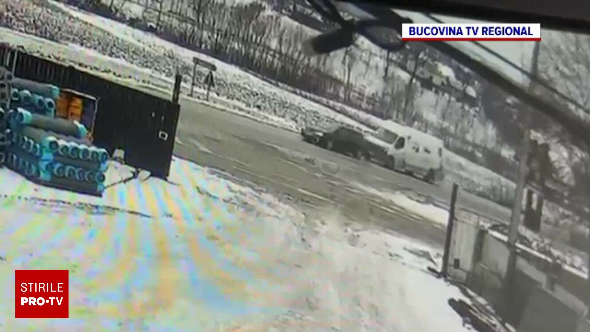 Accident rutier grav pe Drumul European 85 Un accident rutier grav a avut loc pe Drumul European 85, în județul Suceava, soldat cu doi răniți, fiind surprins de o cameră de supraveghere