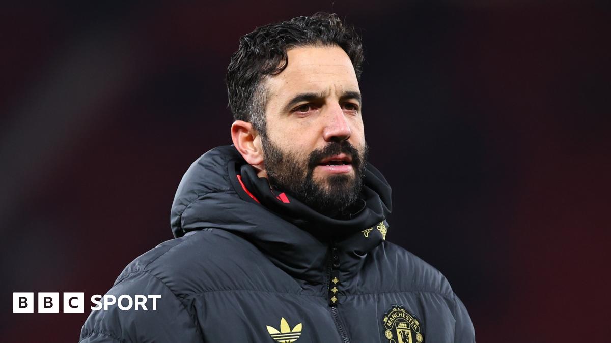 Manchester United: Schimbări majore după rezultate dezamăgitoare Situația de la Manchester United a ajuns la un punct critic, conducerea clubului decizând să-l destituie pe antrenorul Ruben Amorim