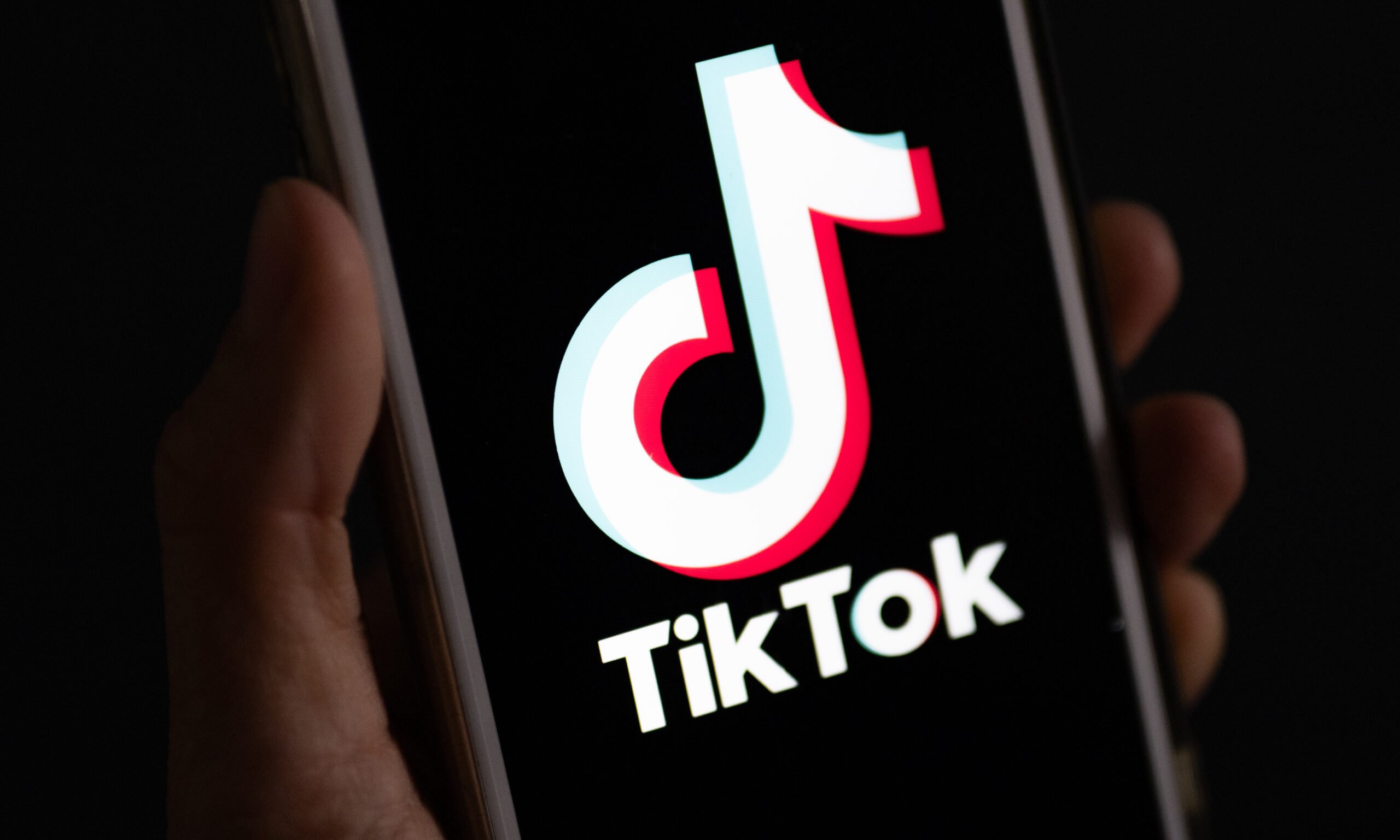 TikTok introduce o tehnologie de detectare a vârstei în Europa, în încercarea de a limita accesul minorilor la conținut nepotrivit și de a se conforma normelor stricte de protecție a datelor