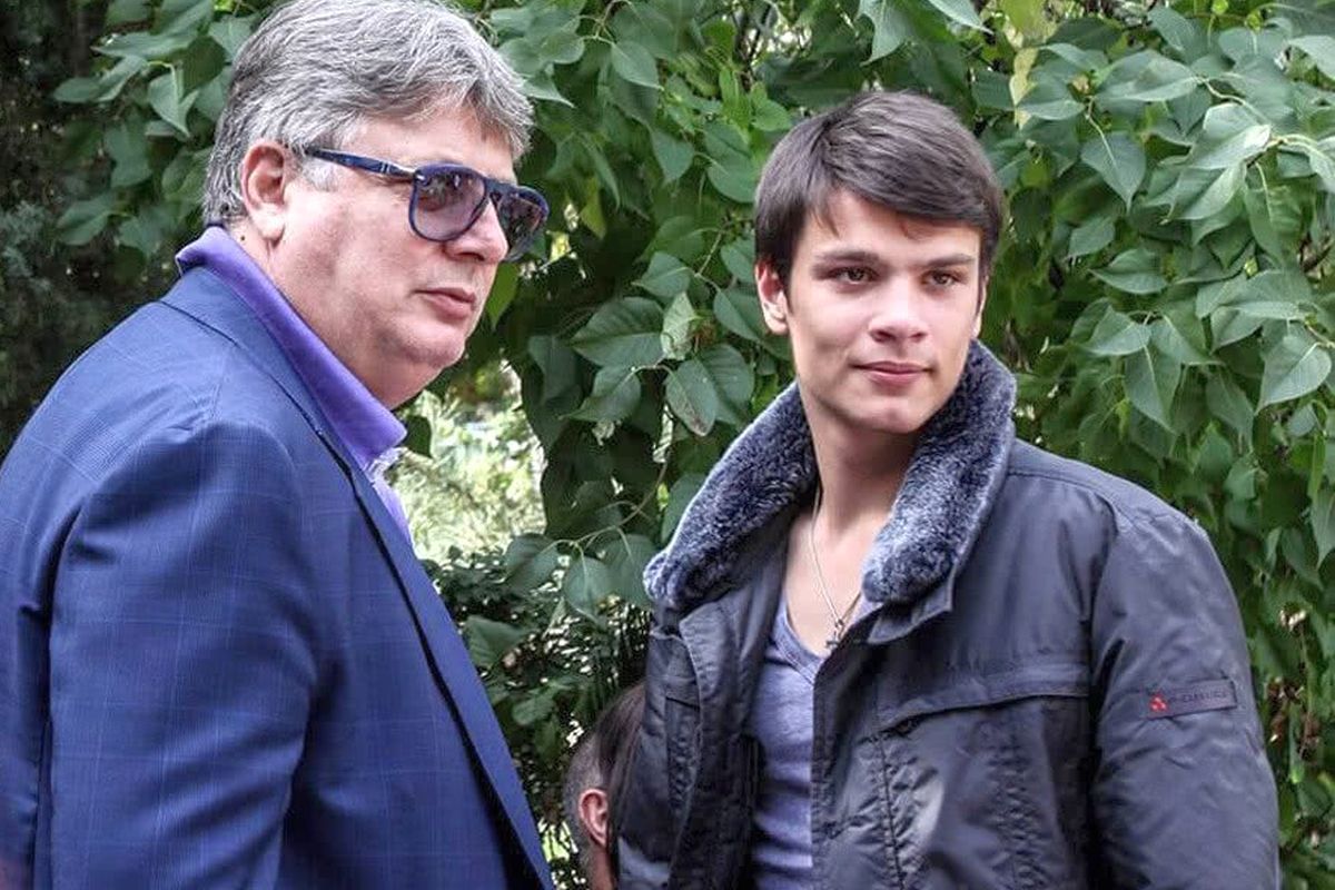 „La 13 ani, șprițuri și lăutari: povestea cu bodyguarzii”