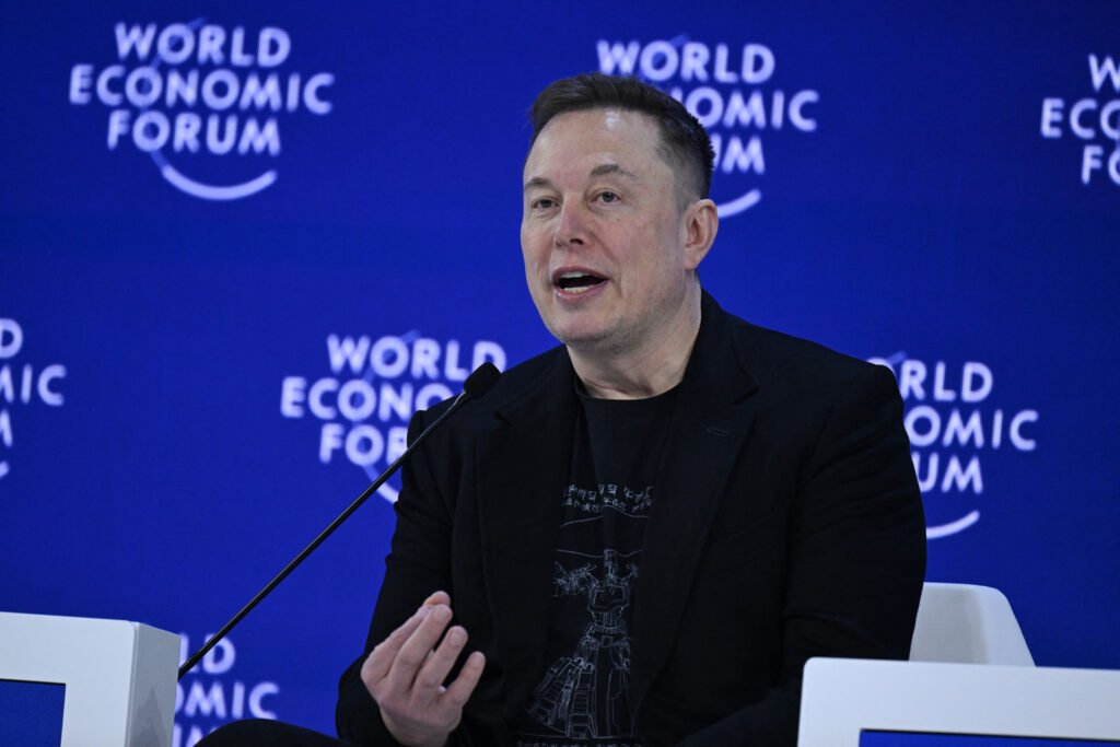 Elon Musk avertizează: inteligența artificială va depăși nivelul uman până în 2026, iar robotica avansată va revoluționa piața muncii și nu numai În inima Elveției, la forumul global din 2026, om de afaceri și inovatorul Elon Musk a făcut o predicție extrem de îndrăzneață privind evoluția tehnologiei AI și a roboticii