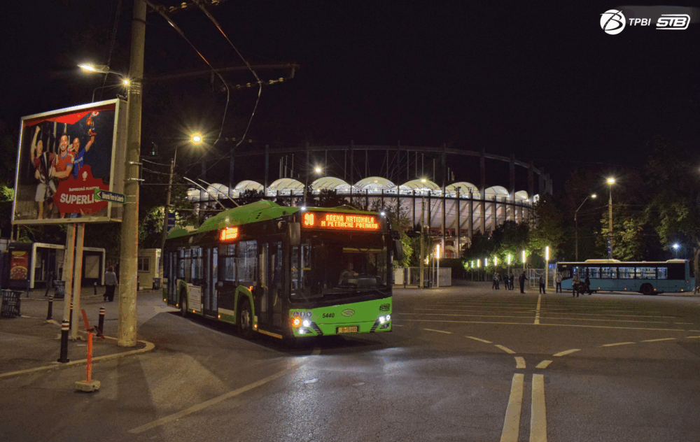 Dezorientare pentru pasageri: modificări temporare ale traseelor autobuzelor din cauza meciului Dinamo-Universitatea Cluj Traficul din București poate deveni o adevărată provocare în zilele cu evenimente sportive importante, iar pentru suporterii echipelor Dinamo și Universitatea Cluj, duminică, 18 ianuarie, va fi o zi plină de schimbări în rețeaua de transport în comun