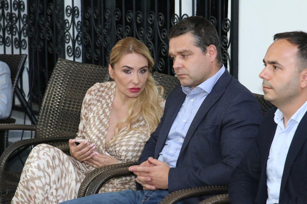 PNL Sector 1 se distanțează de acuzațiile aduse unei angajate a Partidului: „Nu avem nicio legătură cu acea persoană” Acuzații grave, care au făcut vâlvă în ultima perioadă, au adus în prim-plan numele unei avocate și membră a Partidului Național Liberal (PNL), Adriana Georgescu