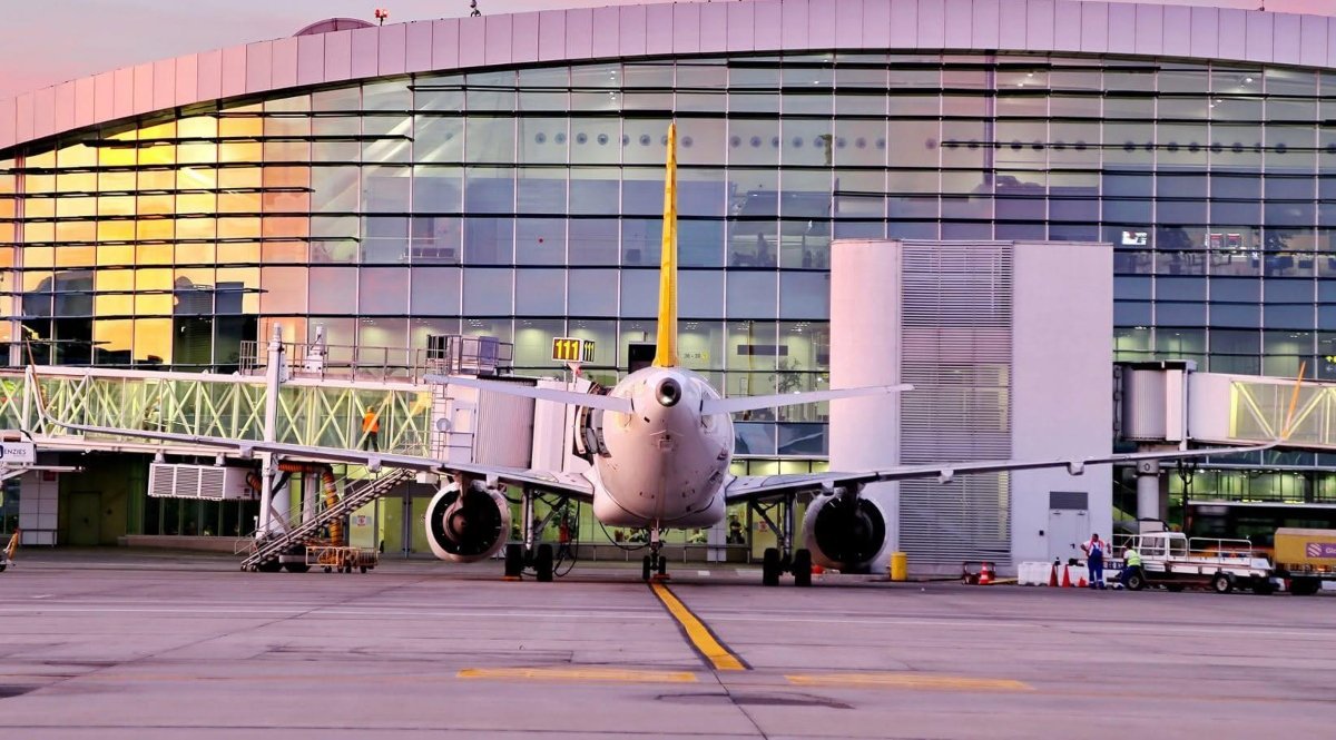 Statul român va prelua integral compania care administrează principalele aeroporturi din capitală, Otopeni și Băneasa, consolidând astfel controlul asupra infrastructurii aeronautice și a unei component distincte din economia națională