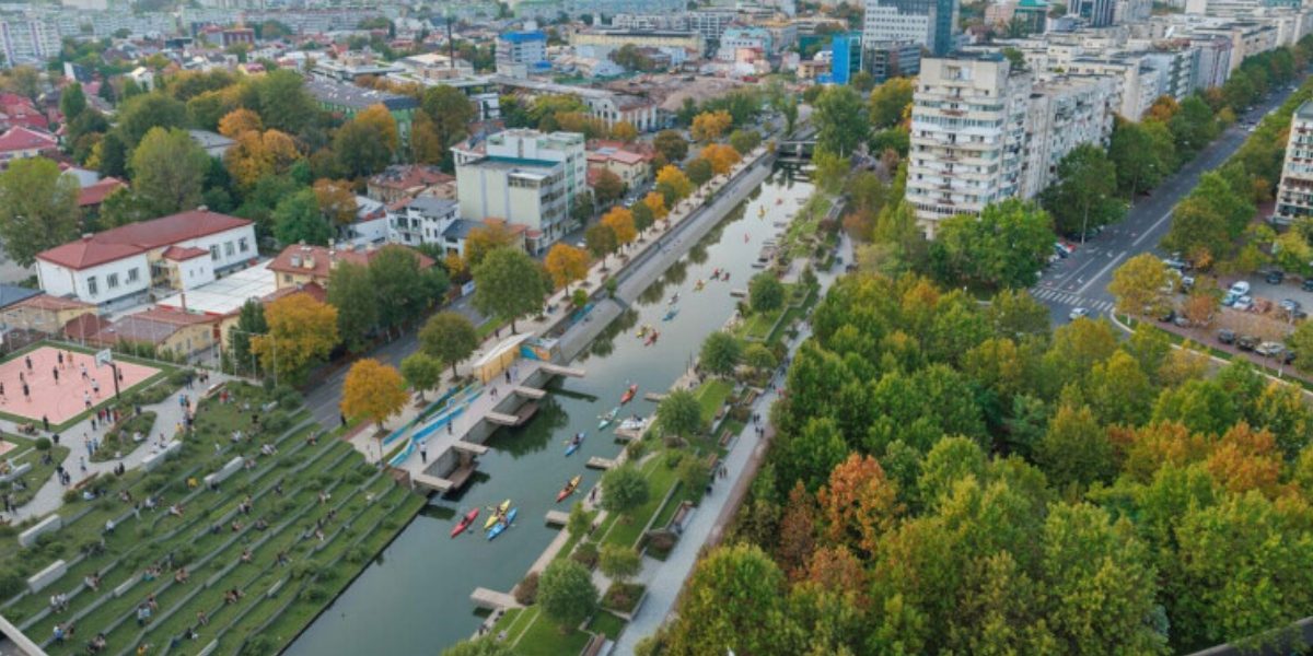 Albia-betonata-a-Dambovitei-coridor-verde-albastru.jpg - PresaObiectiva