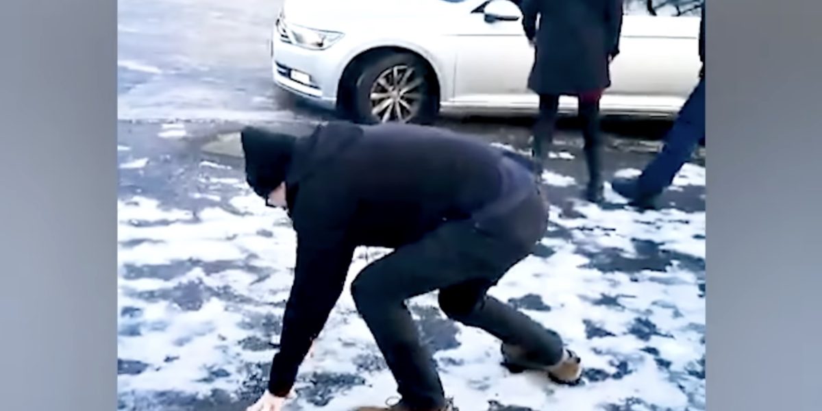 Alunecat-pe-gheata-gheata-cazut-pe-gheata.jpg - PresaObiectiva