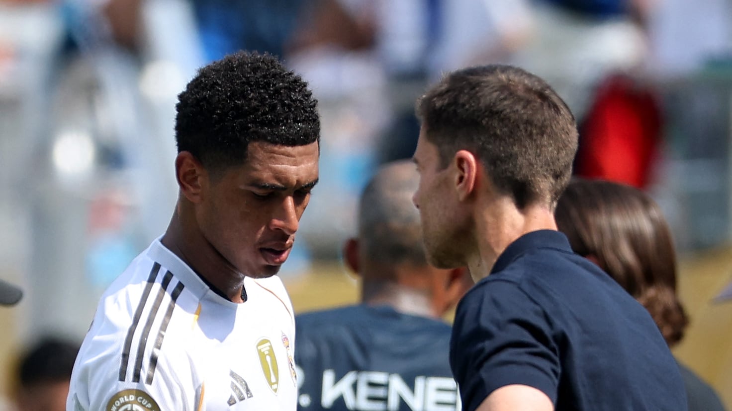 Iñigo Pérez critică decizia Real Madrid de a-l concedia pe Xabi Alonso Iñigo Pérez, antrenorul echipei Rayo Vallecano, a comentat recent decizia Real Madrid de a-l demite pe Xabi Alonso, subliniind că responsabilitatea principală pentru un eventual eșec revine antrenorului, nu jucătorilor