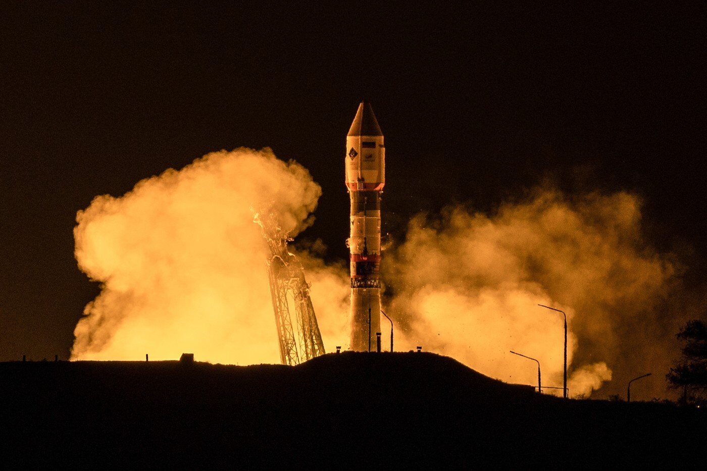Rusia a facut un pas important în dezvoltarea tehnologiei spațiale dedicate explorării lunare, anunțând finalizarea sistemelor esențiale pentru susținerea vieții în cadrul modulului de aselenizare pentru vehiculul de transport cu echipaj uman din noua generație, PTK NP