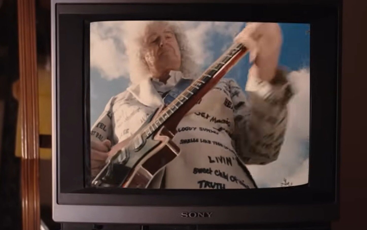 Chitaristul iconic al formației Queen, Brian May, a declarat recent că nu plănuiește un turneu în Statele Unite în viitorul apropiat, din cauza riscurilor și temerilor legate de securitate