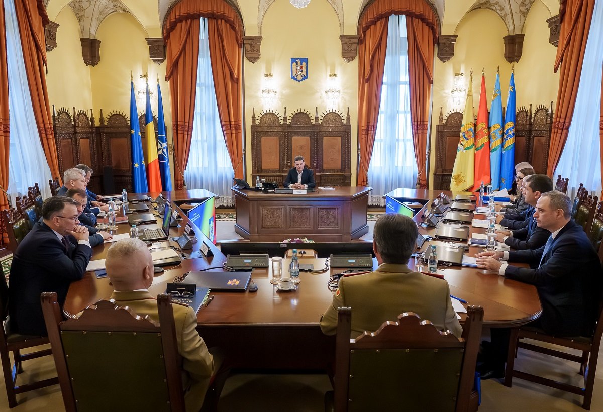 Nicușor Dan convoacă o nouă ședință a CSAT cu privire la prezența militară străină în România Președintele României, Nicușor Dan, a anunțat convocarea unei ședințe a Consiliului Suprem de Apărare a Țării (CSAT), programată pentru miercuri, 11 martie 2026, la Palatul Cotroceni