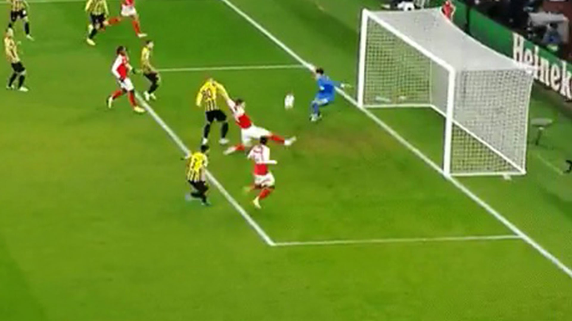 Uimire pe Emirates: Gyokeres ratează incredibil din trei metri!