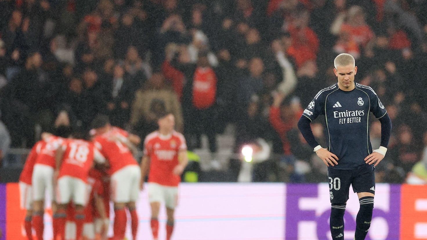 Dezastru la Lisabona: Real Madrid, eliminat din Champions League Real Madrid a suferit o înfrângere dramatică în fața celor de la Benfica, scor 4-2, în runda a treia a grupelor din Liga Campionilor