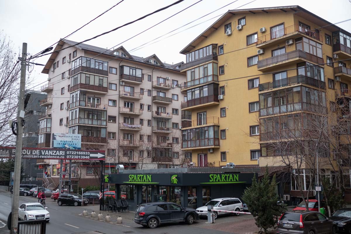 Impozitul pe proprietate a crescut semnificativ, dar rămâne competitiv în Europa De la începutul acestui an, românii care dețin proprietăți imobiliare au resimțit o creștere notabilă a taxelor aferente