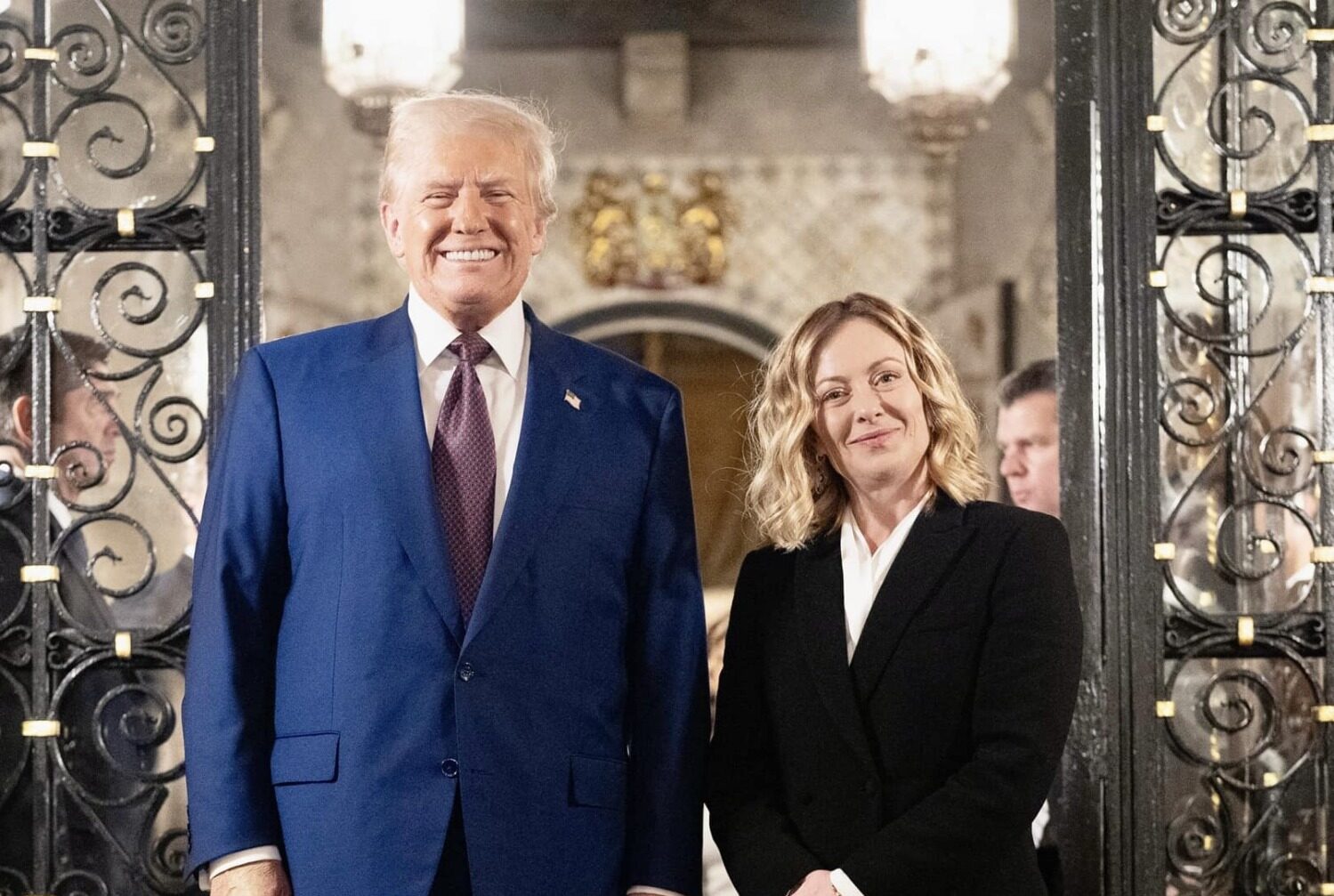 Giorgia Meloni visează la un pact pentru pace și un premiu Nobel pentru Donald Trump Premierul italian Giorgia Meloni a lansat o declarație neașteptată vineri, din sediul executivului de la Roma, exprimându-și speranța ca fostul președinte american Donald Trump să reușească să finalizeze conflictul din Ucraina