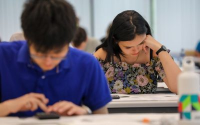 Examen-elev-admitere-test-gandeste-fata-baiat-ICHO-2023-Flickr.jpg - PresaObiectiva