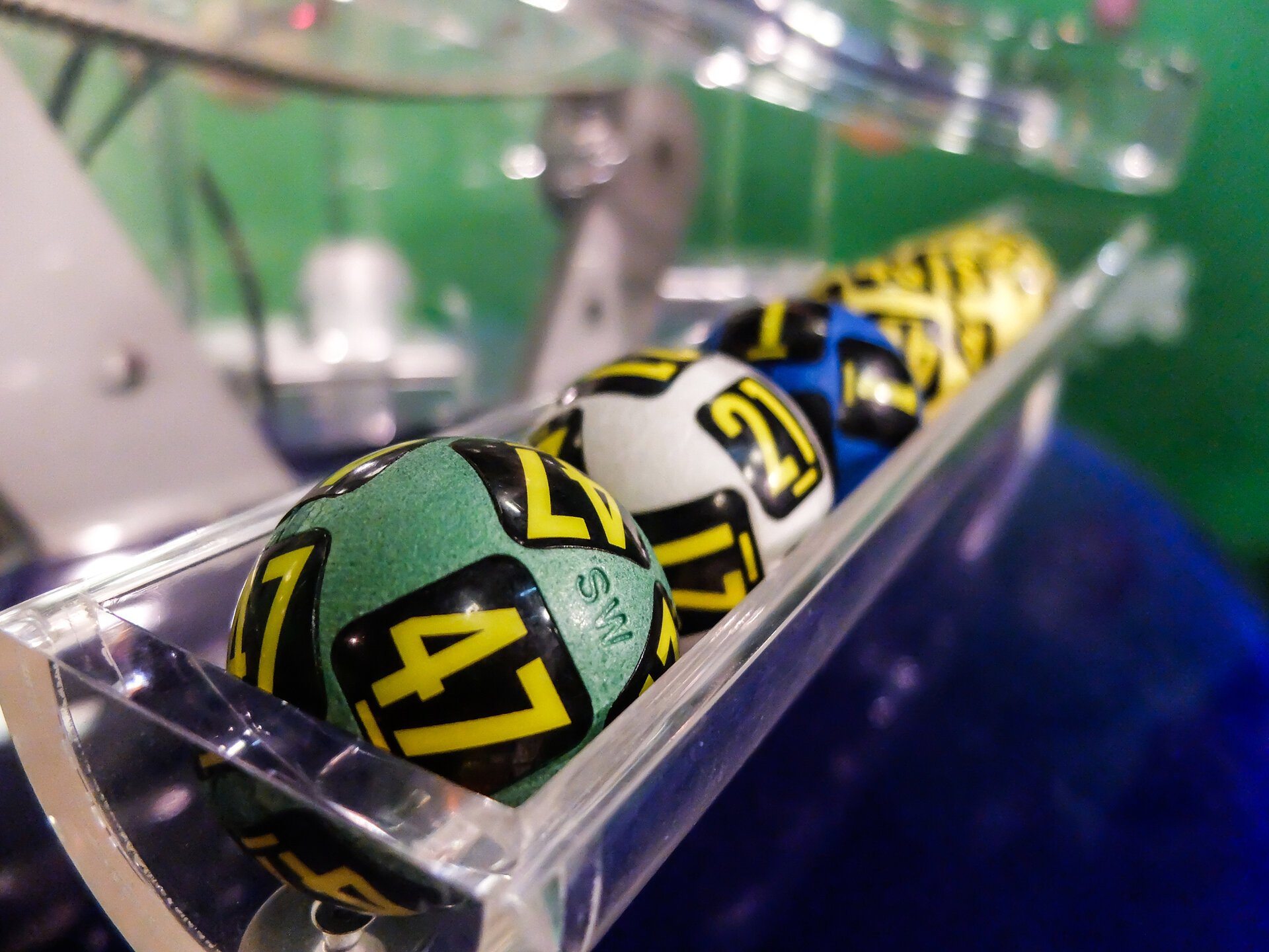 LOTO 6/49 aduce report record de peste 3,85 milioane de euro în extragerea din 1 februarie 2026 Duminică, 1 februarie 2026, au avut loc extragerile loteriei române, iar cifrele anunțate au stârnit interesul jucătorilor din toată țara