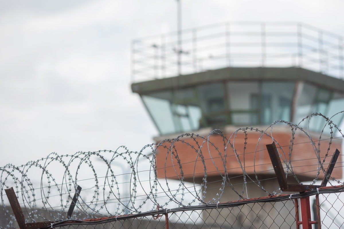 Administrația Națională a Penitenciarelor (ANP) a emis un comunicat amplu în care detaliază circumstanțele evadării suspectului turc Abdullah Ataș, condamnat la 22 de ani de închisoare pentru fapte legate de activități ilegale de afaceri