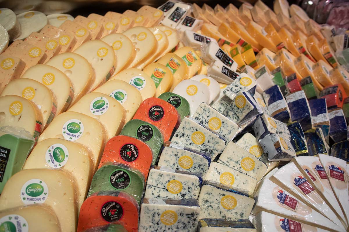 Statele europene cer un plan de urgență pentru sectorul lactatelor, în contextul crizelor sistemice Criza sectorului lactatelor din Europa devine tot mai acută, iar ministrul Agriculturii din Italia și omologii săi din România și Slovacia solicită autorităților europene să ia măsuri concrete pentru a salva un segment crucial al economiei agricole continentale