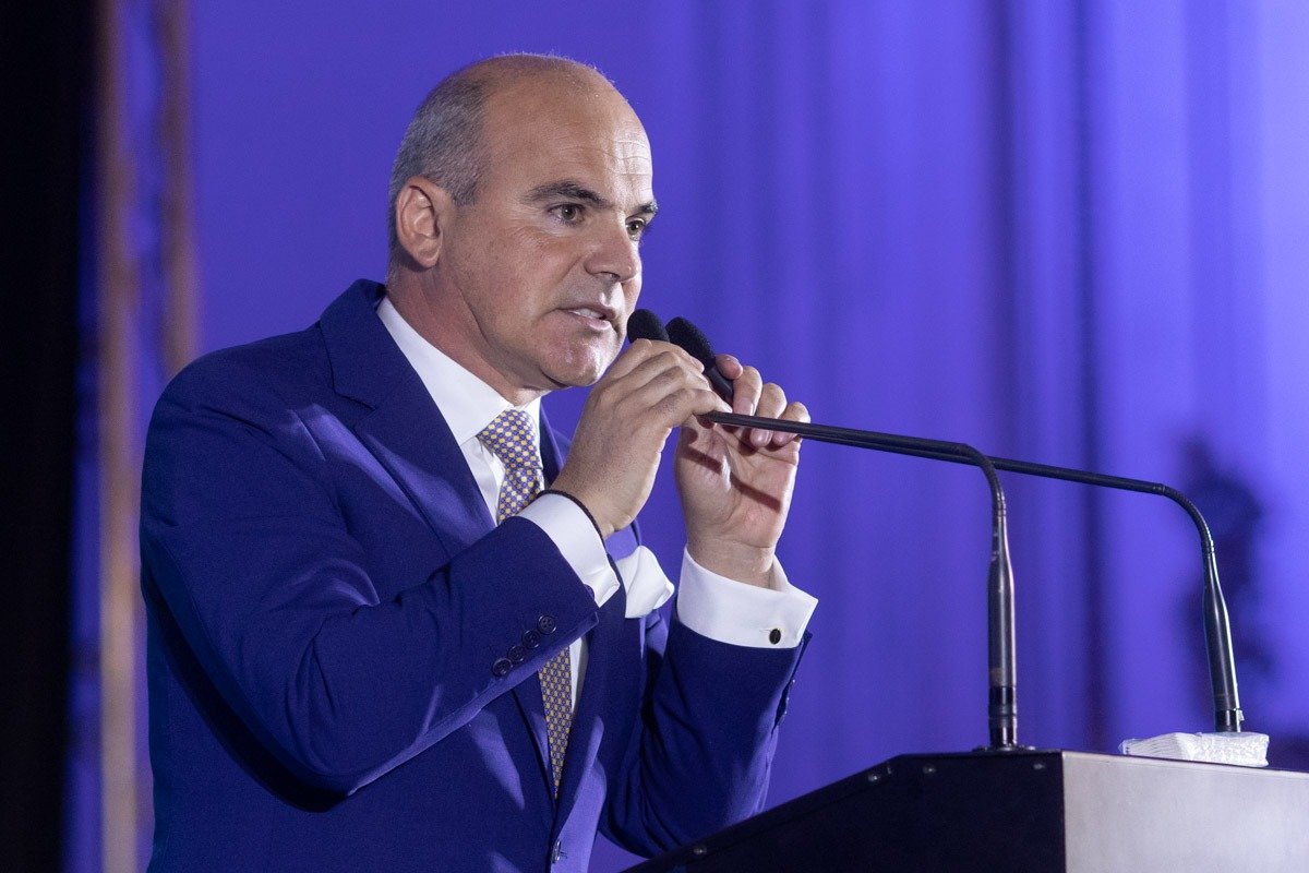 Scandal în interiorul Partidului Național Liberal: proteste și vizite ale corpului de control după declarații ale primarilor Luni seară, în sediul central al Partidului Național Liberal a avut loc o ședință tensionată, ilustrând din plin frământările și disputele din porțiunea superioară a partidului