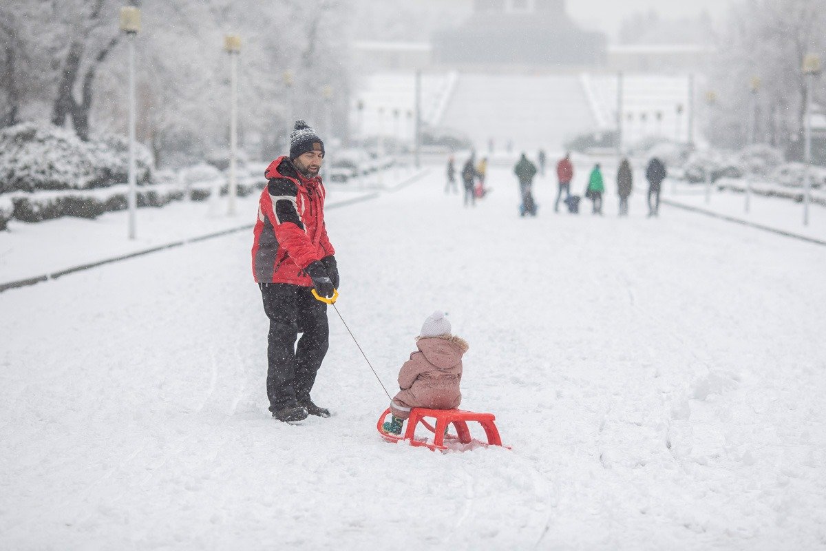 Cod galben de precipitații, ninsori și vânt puternic: ce ne așteaptă până joi dimineața Durere de cap pentru șoferi și gospodari, meteorologii au emis, marți, avertizări meteo de cod galben pentru jumătatea de nord a țării, cu un val de vreme