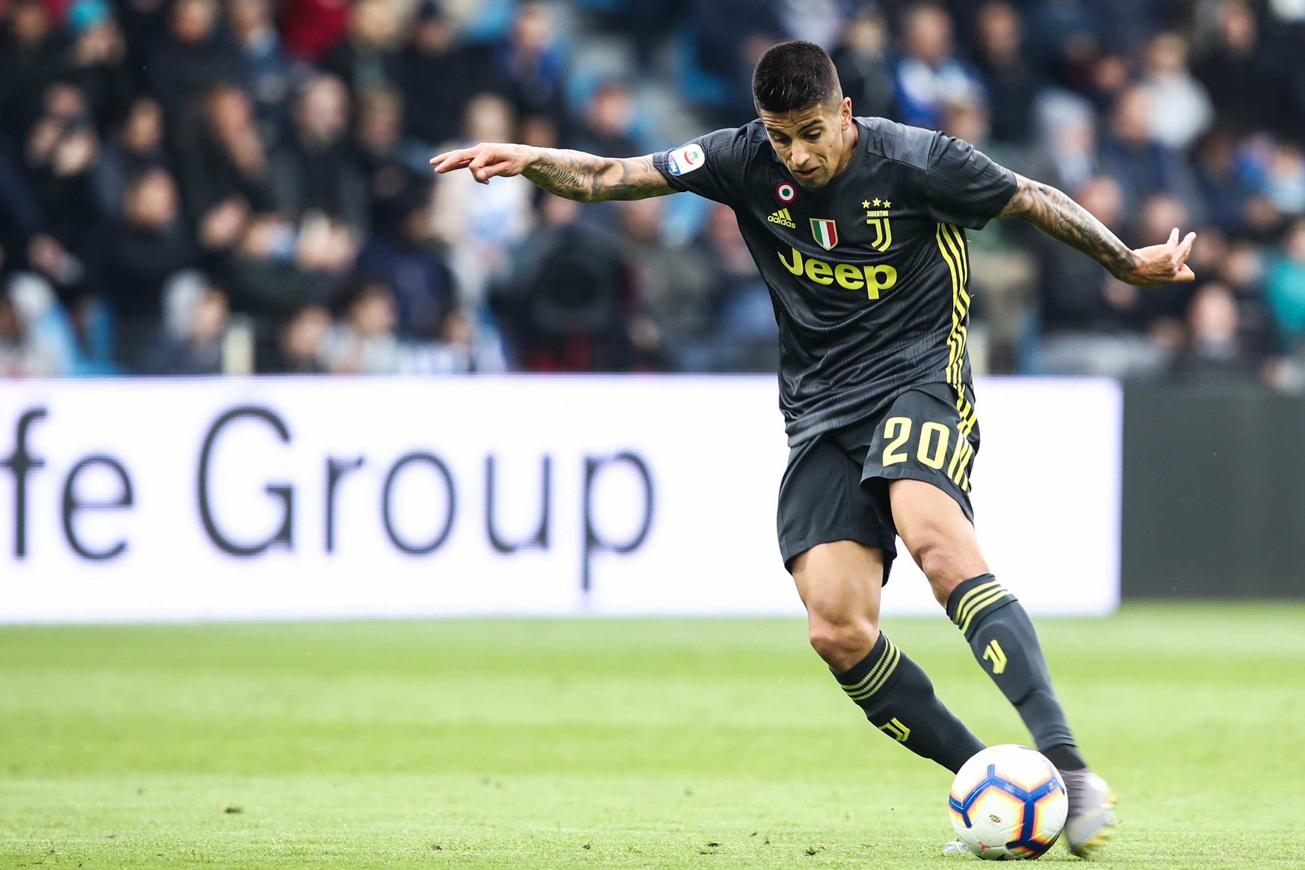 Joao Cancelo, pe cale de întoarcere la Juventus? Juventus își îndreaptă atenția către Joao Cancelo, dorind să-l readucă pe fundașul portughez înapoi în turin, după un sezon fructuos în 2018-2019