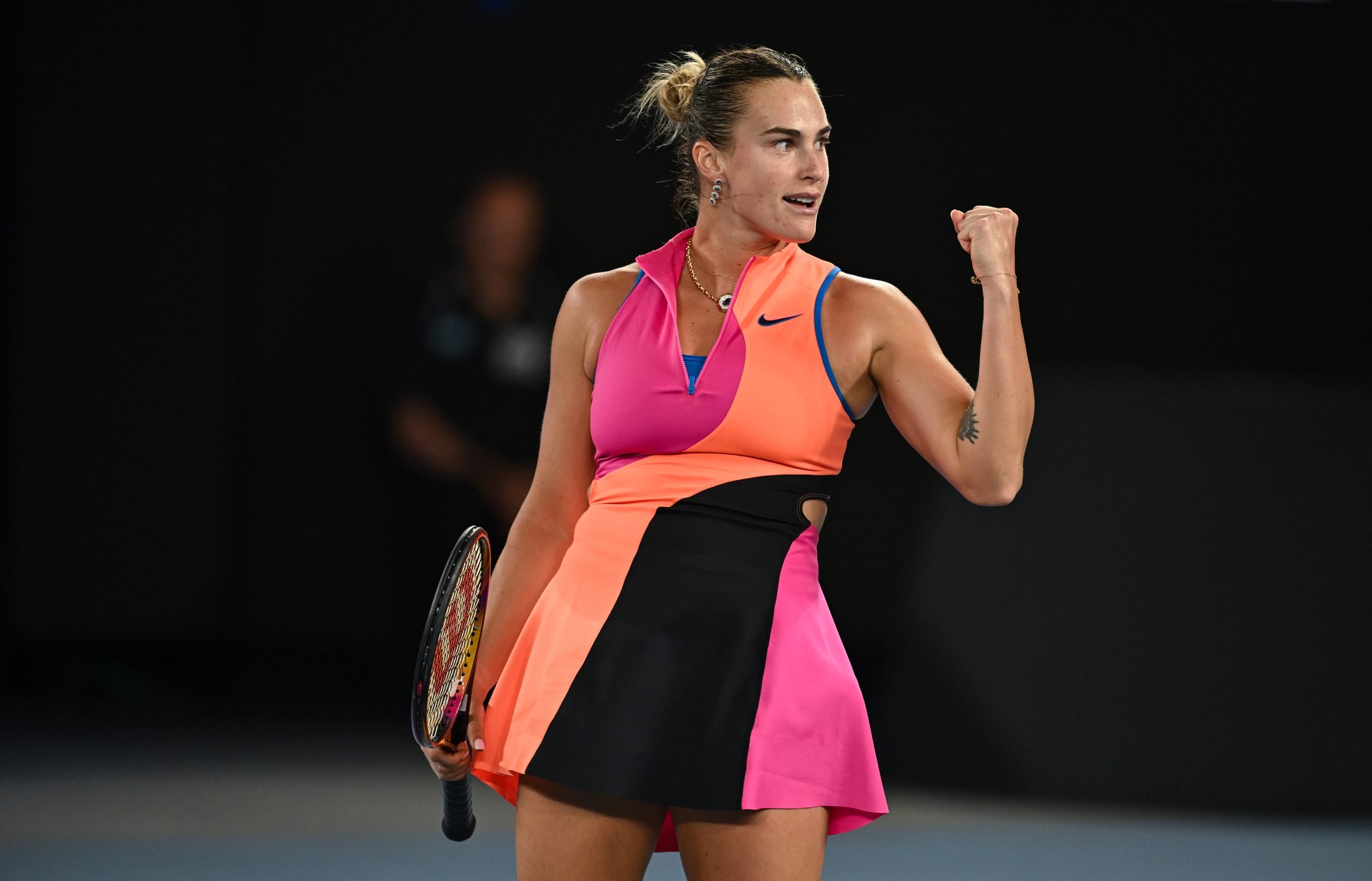 Aryna Sabalenka, favorită certă la Australian Open după o nouă victorie dominantă MELBOURNE, Australia – Aryna Sabalenka a obținut o victorie convingătoare în semifinale la Australian Open, înfruntând-o pe Elina Svitolina cu 6-2, 6-3, și astfel s-a calificat pentru a patra oară consecutiv în finala competiției