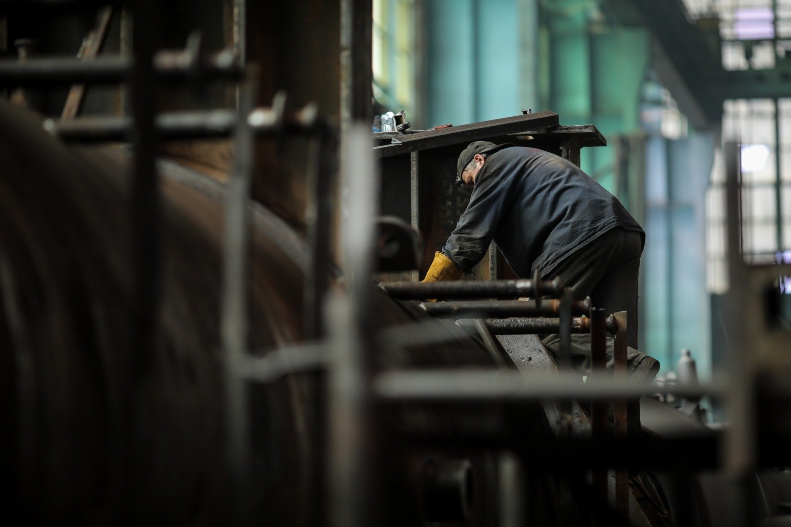 Județul Bistrița-Năsăud se pregătește pentru un val major de concedieri colective—un impact semnificativ asupra a peste 300 de locuri de muncă – în contextul unor dificultăți financiare acute simulate de problemele întâmpinate de doi dintre cei mai mari angajatori locali