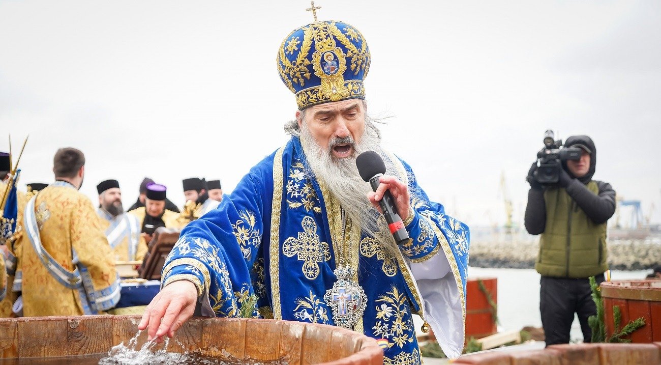 Imnul European, interpretat într-un cadru religios în Constanța, în contextul unor declarații controversate ale unui oficial bisericesc La finalul săptămânii trecute, un eveniment surprinzător a avut loc în orașul Constanța, unde tradiționala slujbă de Bobotează organizată de ÎPS Teodosie, Arhiepiscopul Tomisului, s-a transformat într-un moment de simbolism politic și religios
